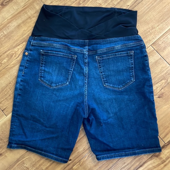 Womens maternity Bermuda shorts sz 12. Crossover panel in back. Isabel Maternity - Picture 3 of 6